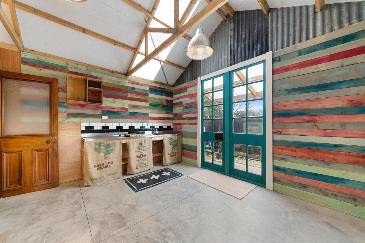 The Walnut Tree House - Martinborough Holiday Home Buitenkant foto